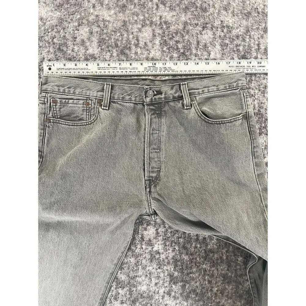 Levis 501 Original Fit Mens 36x31 Grey Straight Leg Button Fly Jeans 00501-2370
